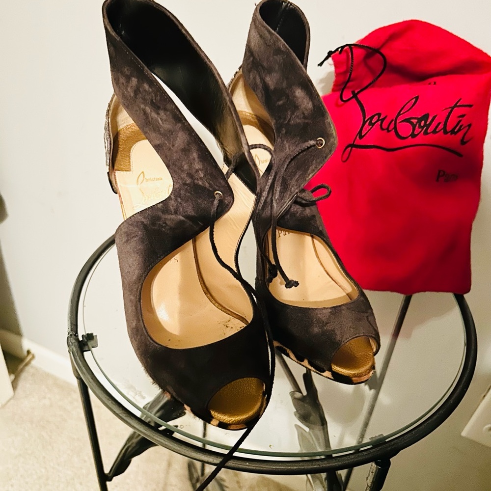 CHRISTIAN LOUBOUTIN gently wore. I haven’t wore in over a year. - Picture 2 of 6